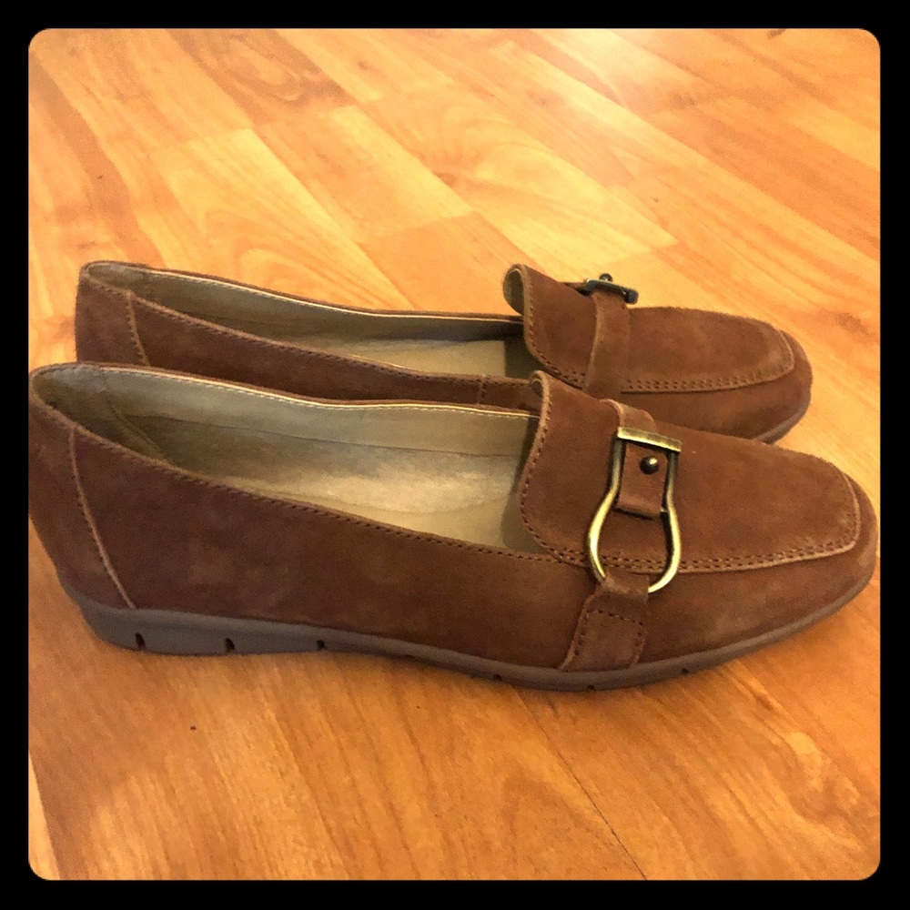 SOUL by Naturalizer brown suede loafer, 6m